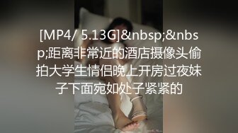 公司女白领上班时间陪狼友骚一下，逼里塞着跳蛋自慰跑到厕所脱光给狼友看，听狼友指挥揉骚奶子撅着屁股看逼