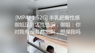 小情侣天天居家也不上班就是直播做爱，洗澡全裸