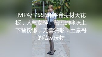 大奶骚眼镜熟女人妻被掰穴操高潮