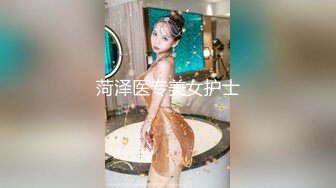 真正的良家少妇在家收拾屋子被渣男老公一路尾随拍摄直播给狼友看，漏出奶子掰开逼逼看特写，后入大屁股好骚