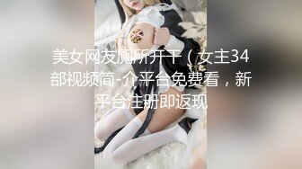 沟厕美女只顾玩手机拍她的嫩逼和脸 都没发现