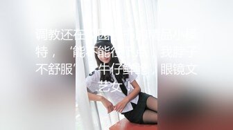 伪娘TS白晓霞 性感包臀裙子出入女厕所，露出红红的大屌照镜子，走廊溜达打飞机，准备要射时，居然保安来了，吓软了！