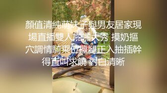 隔著窗戶偷窺洗完澡擦身換衣的美女鄰居,雪白的大奶子快把胸罩撐破了