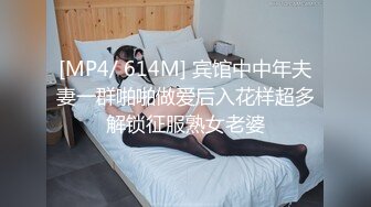 写字楼女厕偷拍职业套裙美女连拍两次一条缝的嫩鲍鱼