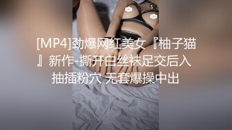 最新『妮宝』VIP私人定制-父女乱伦 女儿看片自摸喊爸爸 老爸立马现身满足啪啪