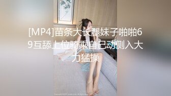 【高端外围】高颜值马尾黄裙妹子，沙发调情舔奶扣逼穿上黑丝口交抽插