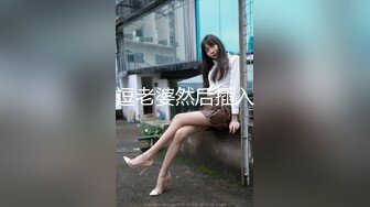 童颜巨乳卡哇伊顶级美妞，颜值身材无毛粉穴集于一身，揉搓阴蒂表情诱人，假屌进出抽插，很敏感没搞几下就喷水