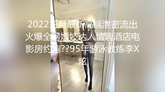 好刺激的战场激情4P，骚女被两个小哥强扒硬上，揉奶抠逼大鸡巴强硬塞入，好姐妹旁边看着，镜头轮草抽插呻吟