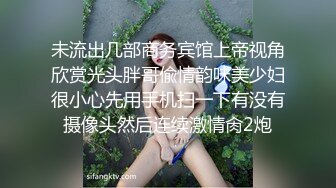 外卖小哥是高危职业呀，美女穿成这样诱人犯罪啊，外卖小哥人还挺好，帮关门！