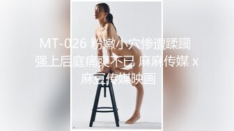 小酒店干178黑丝纹身模特小女友 穿着黑丝开档情趣内衣趴在床边被后入再拉到镜子前叫的好浪