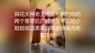 淫荡露脸人妻在沙发上做爱，还有高难度姿势