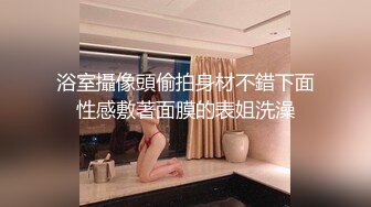 淫妻 给他撸一撸 宝贝 绿帽老公叫来两大叔伺候老婆 自己在旁边录像 还是稀毛馒头逼