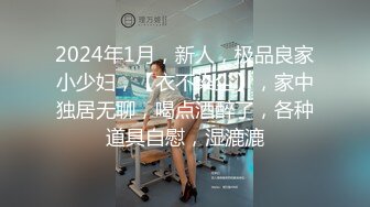 年轻人就是会玩！大学生小情侣教室偷尝禁果，跪着给男友口交