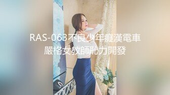 （精品推荐）高颜值混血COS展上大胆无内肛塞掀开裙子自慰