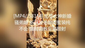 电影院深夜场，【Avove】无套内射，翘臀美乳，精液流到座位上真大胆，包场做爱劲爆刺激