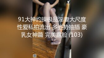 跟随偷窥清纯美眉 身材娇小皮肤白皙 小屁屁很性感