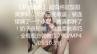 柔韧性超好的妹子，极品蜜桃臀，妥妥人间炮器