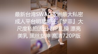 大奶美眉吃鸡啪啪 嘴巴插假鸡吧 粉穴灌牛奶 被小哥哥后入无套输出 边操边不停流出