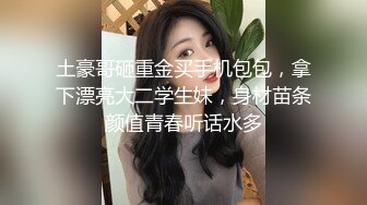 穿着轮滑鞋去上厕所的漂亮妹子，粉色骚内内，哗啦啦的流水声，唯美动听！