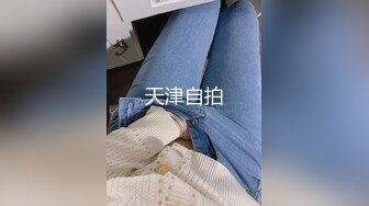 [MP4/ 1.37G] 极品萝莉小妹跟两个小哥哥激情3P，在床上让两小哥轮着玩，揉奶玩逼骚穴特写，压在身下爆草抽插后入