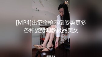 八块腹肌健身猛男 在出租屋狂艹甜美大学生女友，招式繁多，从床上赶到床下，十分疯狂