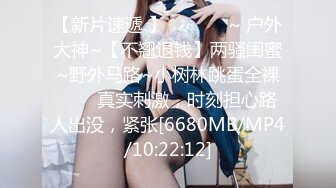 良家小少妇的诱惑，全程露脸穿着睡衣陪狼友发骚，淫声荡语揉奶玩逼，掰着骚逼道具抽插浪叫呻吟，表情好骚