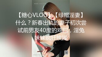 肯德基抄底漂亮百褶裙美眉