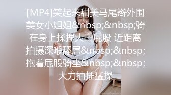 商场女厕全景偷拍格子裤美女的小嫩B难道是被她发现了