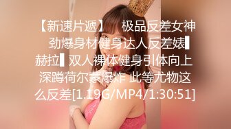 今日凌晨发生的性爱事件，极品白虎巨乳美女〖草莓熊〗和男友沙发大战300回合，无套拽头发后入爆操，口爆颜射