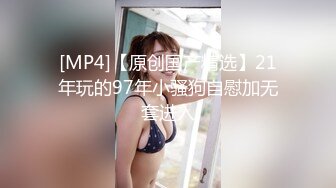 长发漂亮美女 肥臀嫩逼 两片黝黑 穴毛性感