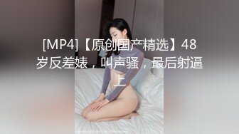 精神小伙给穿情趣衣得骚女友舔逼激情后插干逼女的真是淫荡骚货