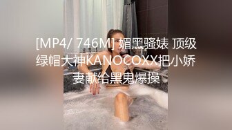 极品美女楼梯间玩直播