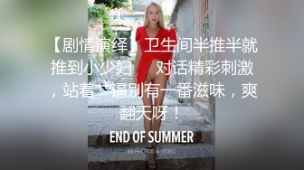 邻家妹妹型乖巧美女，难得露逼诱惑，撩起裙子没穿内裤，掰开粉嫩小穴，翘起美臀太诱人