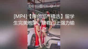 甜美型大奶小姐姐埋头吸吮大屌后入大屁股