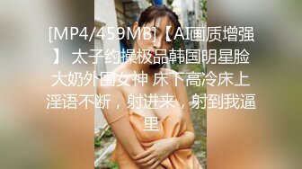 勾搭出租房小哥哥，露脸少妇主动扒下大哥的裤子口交大鸡巴