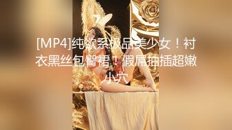 高颜值红唇女神,诱人大长腿,性感珍珠内裤勒紧小茓缝隙中