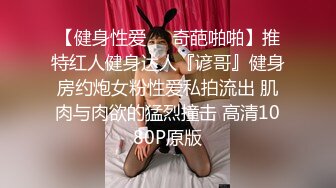 扒开女友性感内裤