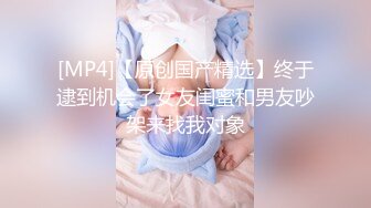 暑假潜入某水上乐园淋浴更衣室偷拍各种美女换衣洗澡