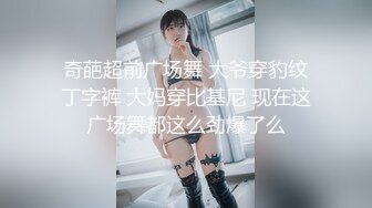 KU【探花】素人丶外围双马尾萝莉萌妹短裙美腿，跪在地上揉穴穿上黑色网袜，深喉大屌拉着辫子后入，扶着小腰撞击猛操