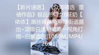 颜值不错的大奶子人妻跟小哥玩情趣扑克，给小哥哥口交大鸡巴舔菊花让小哥玩逼吃奶子，无套爆草抽插直接内射