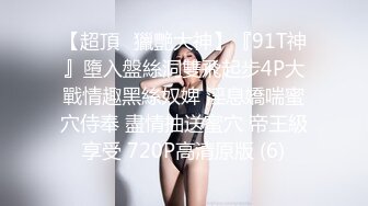 小伙2300元约极品气质美女，又纯又欲腰细大长腿，穿上情趣装高跟鞋，舌吻调情很享受，揉搓小穴沙发上抽插猛操