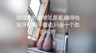 货车司机《极限偸拍真实泄密》城中村出租房大神洞中现场实拍，极品短发漂亮美女同白皙大奶姐妹交替车轮式接客，老中青来者不拒