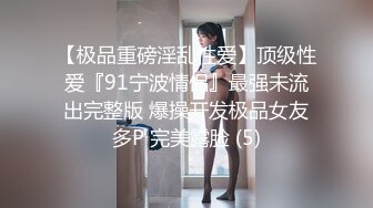 [MP4/ 285M] 双胞胎还有好姐妹三女姐妹花一起诱惑狼友激情大秀，颜值不错情趣丝袜脱光了各种骚