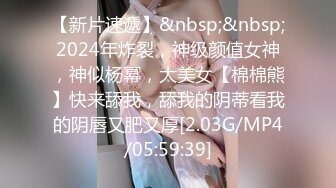 18岁的玉女酮体，嫩滑肌肤，无瑕的美穴，这样的姿势顶得女友最舒服，一直叫不停，这背影太美了！