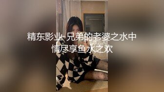 固定摄像头偷拍长裙美女 撅着大屁股尿尿 人美B更美