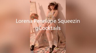 Lorena Penelope SqueezingCocktails