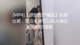 良家饑渴騷妹子與閨蜜鏡頭前現場表演雙女自慰噴水大秀 互舔揉奶掰穴挑逗道具互插呻吟浪叫連連 場面淫蕩刺激