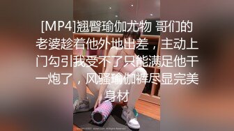 妹子约会还跟别人约炮被中出，让她男友体验被肥猪哥内射过的穴