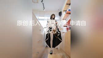 娇小苗条妹子床上自慰无毛嫩穴秀特写